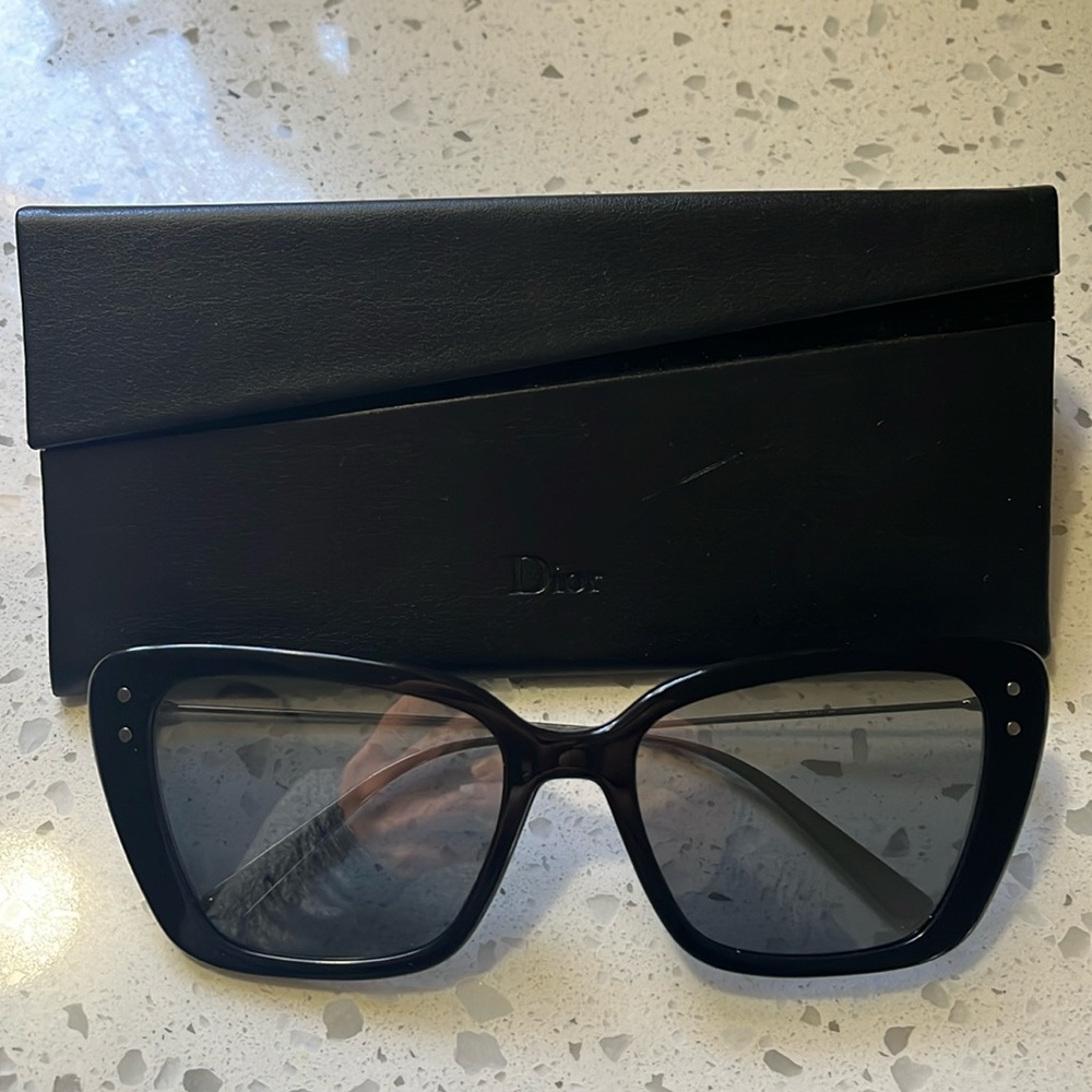 Dior sunglasses with case - Picture 2 of 9
